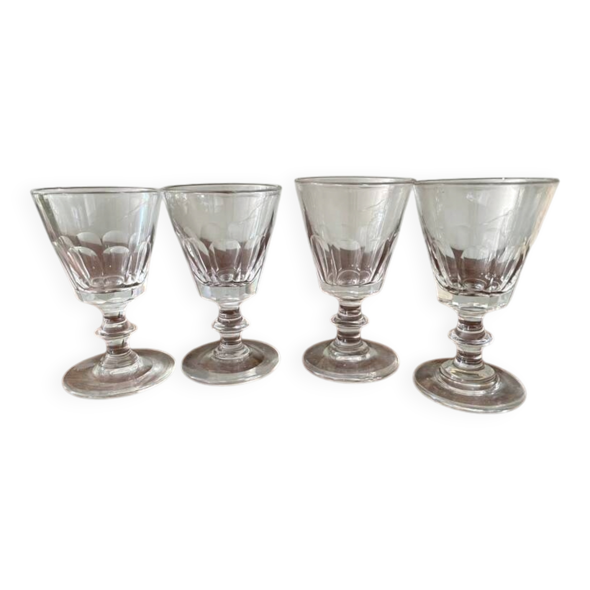 4 verres à vin blanc en cristal taillé à côtes plates modèle Caton