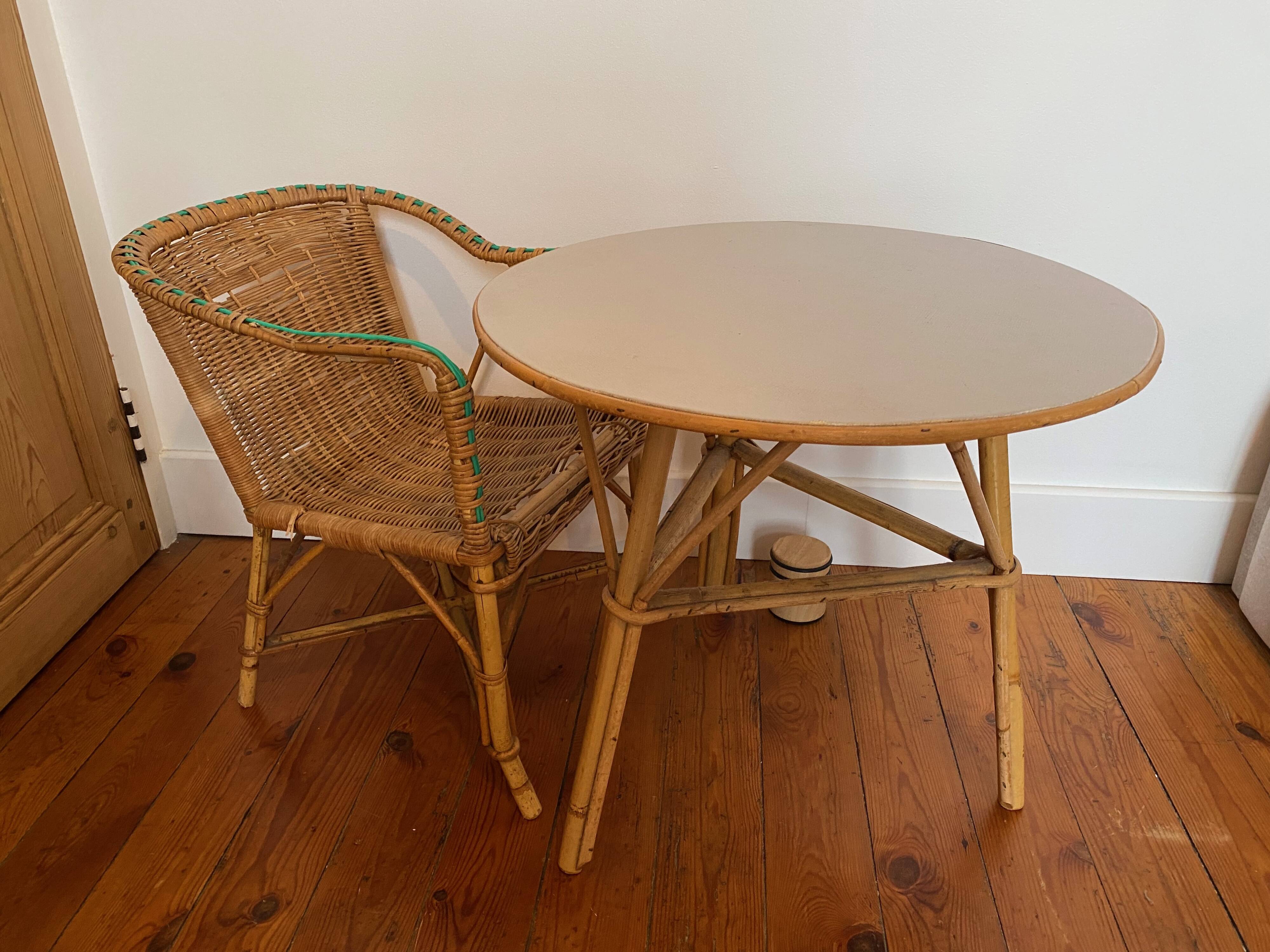 Ensemble table + chaise enfant en rotin.