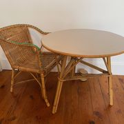 Set of table + children's chair in rattan.