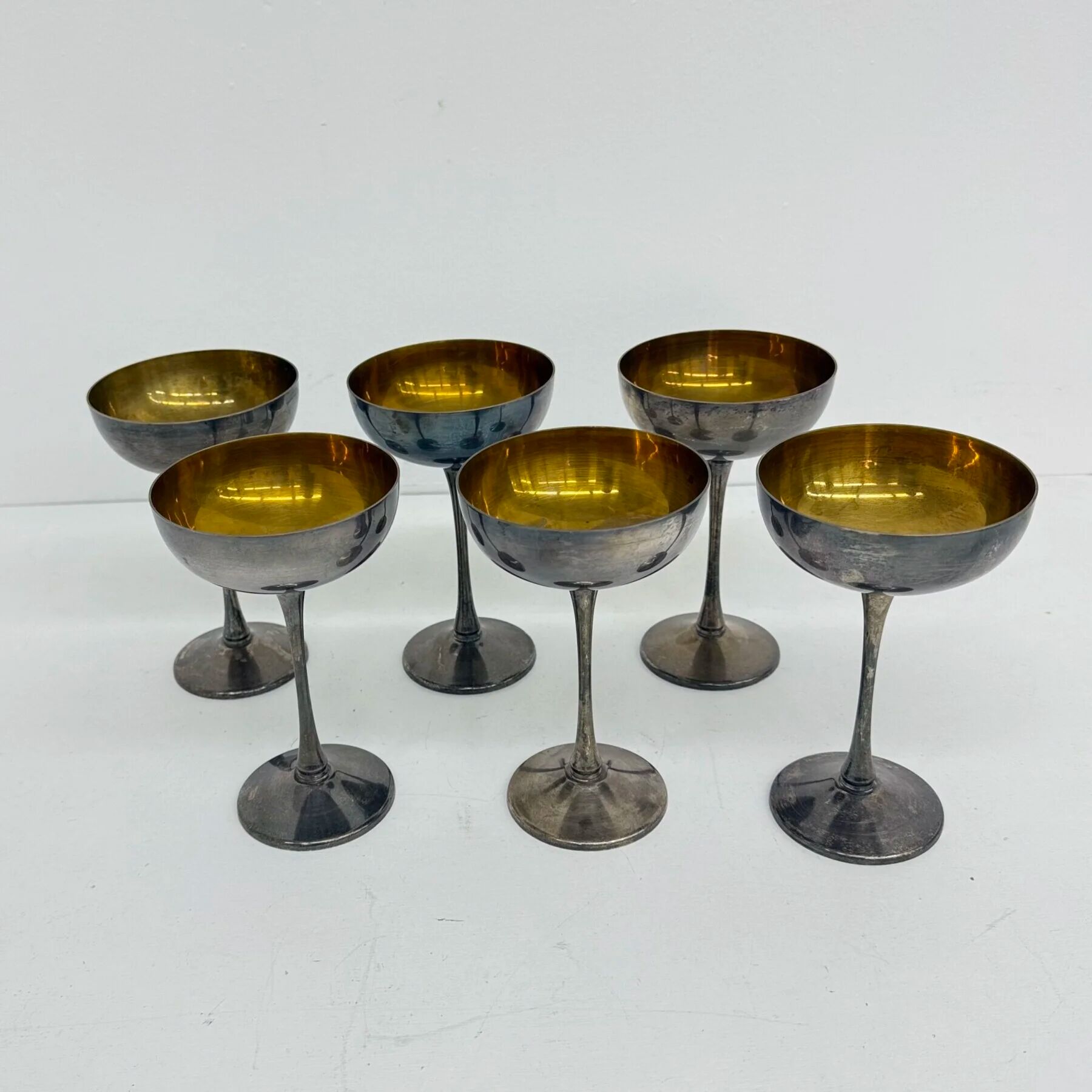 Ensemble de 6 coupes à champagne en laiton argenté, années 1970, Italie.