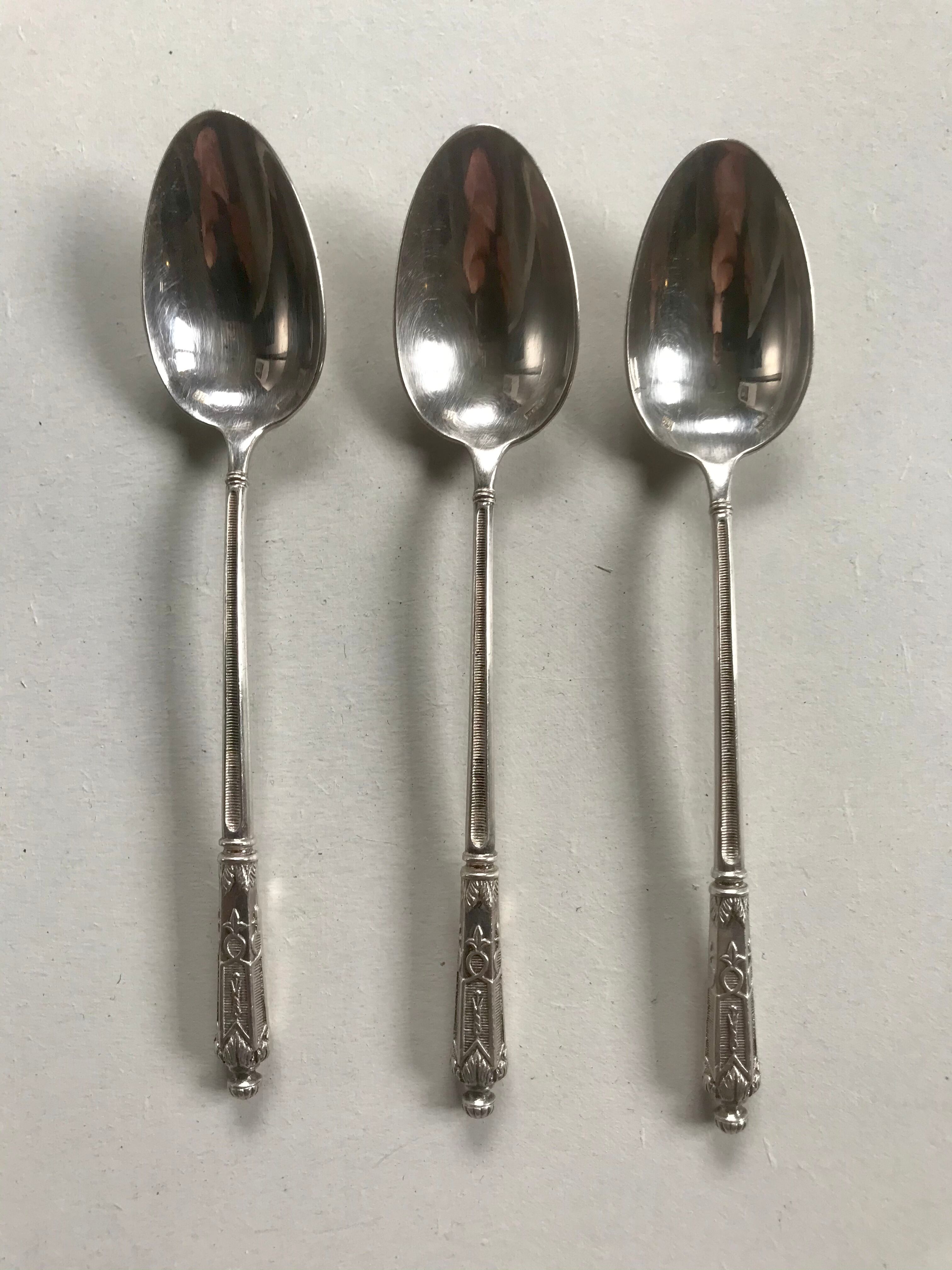 12 teaspoons silver metal