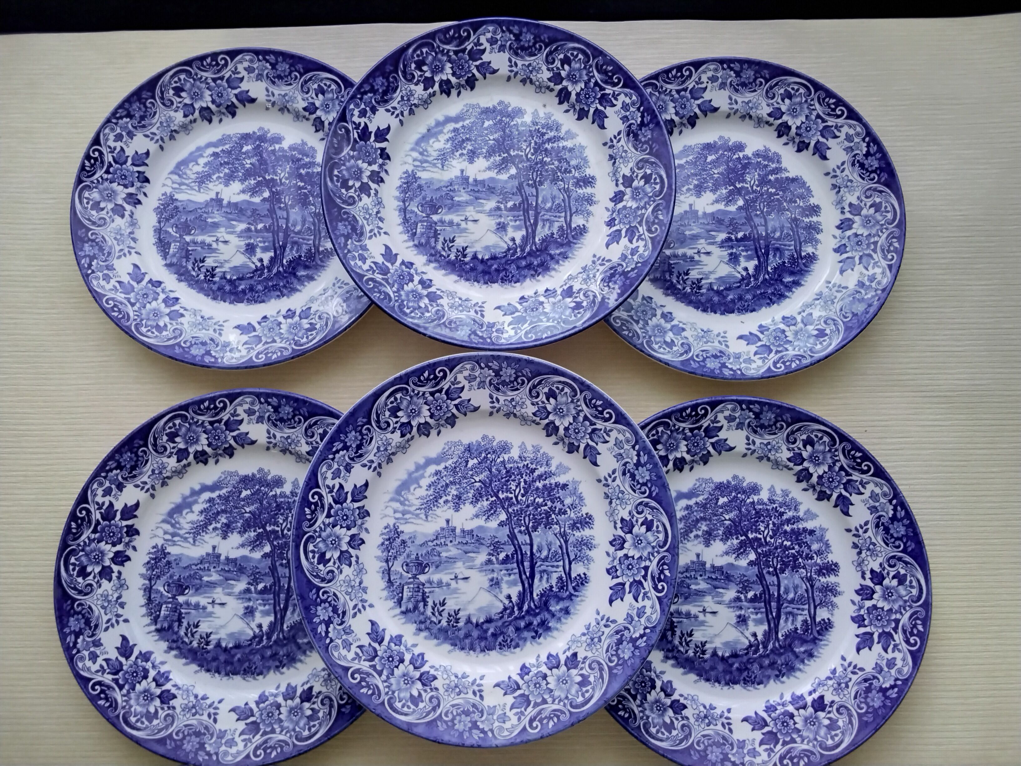 6 Flat plates in English porcelain Broad Hurst Staffordshire