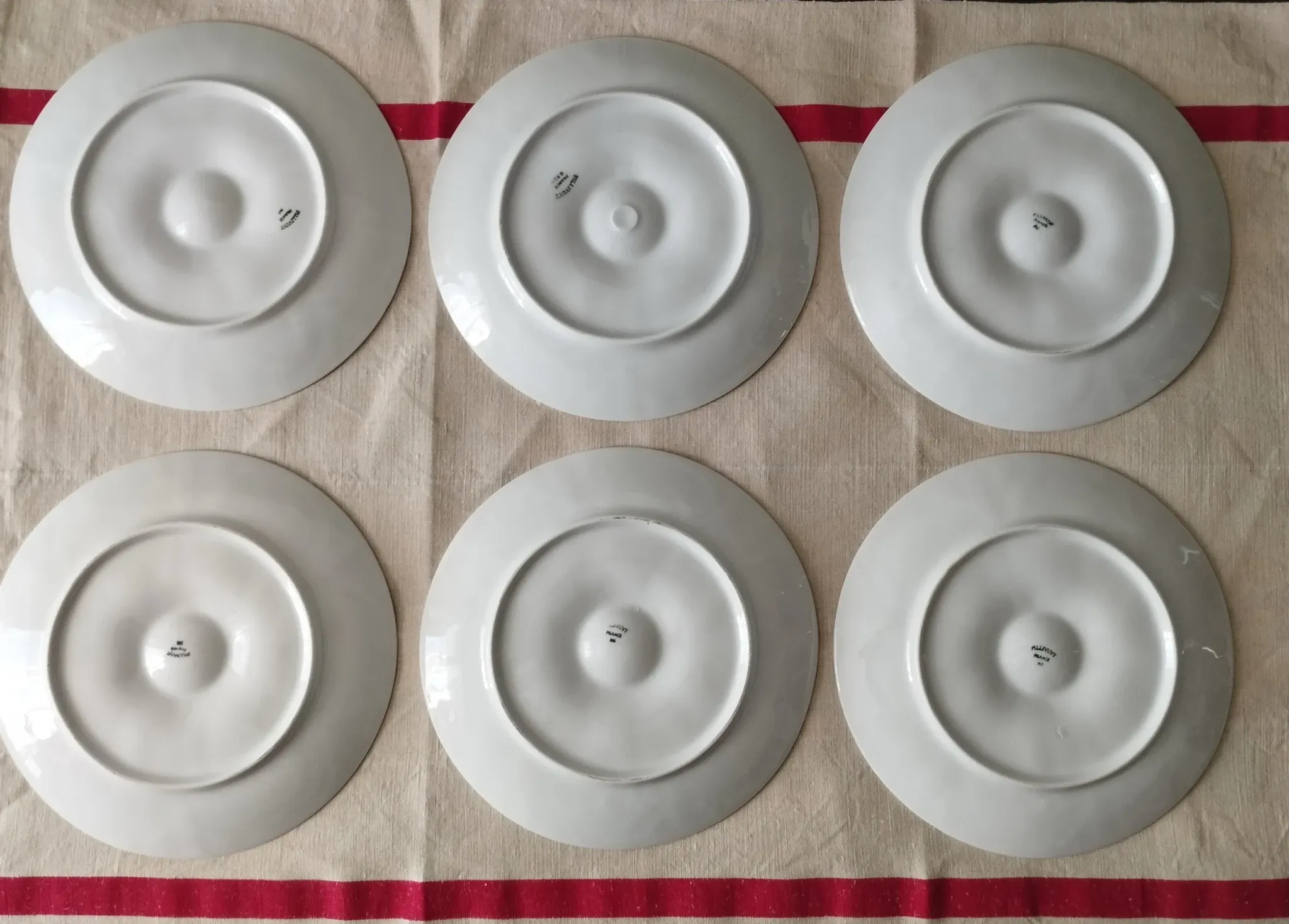 Set of 6 oyster plates in porcelain by Pillivuyt.
