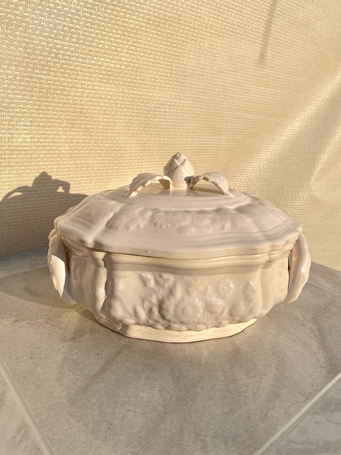 Antique soup tureen in faience, Pont-aux-Choux style.