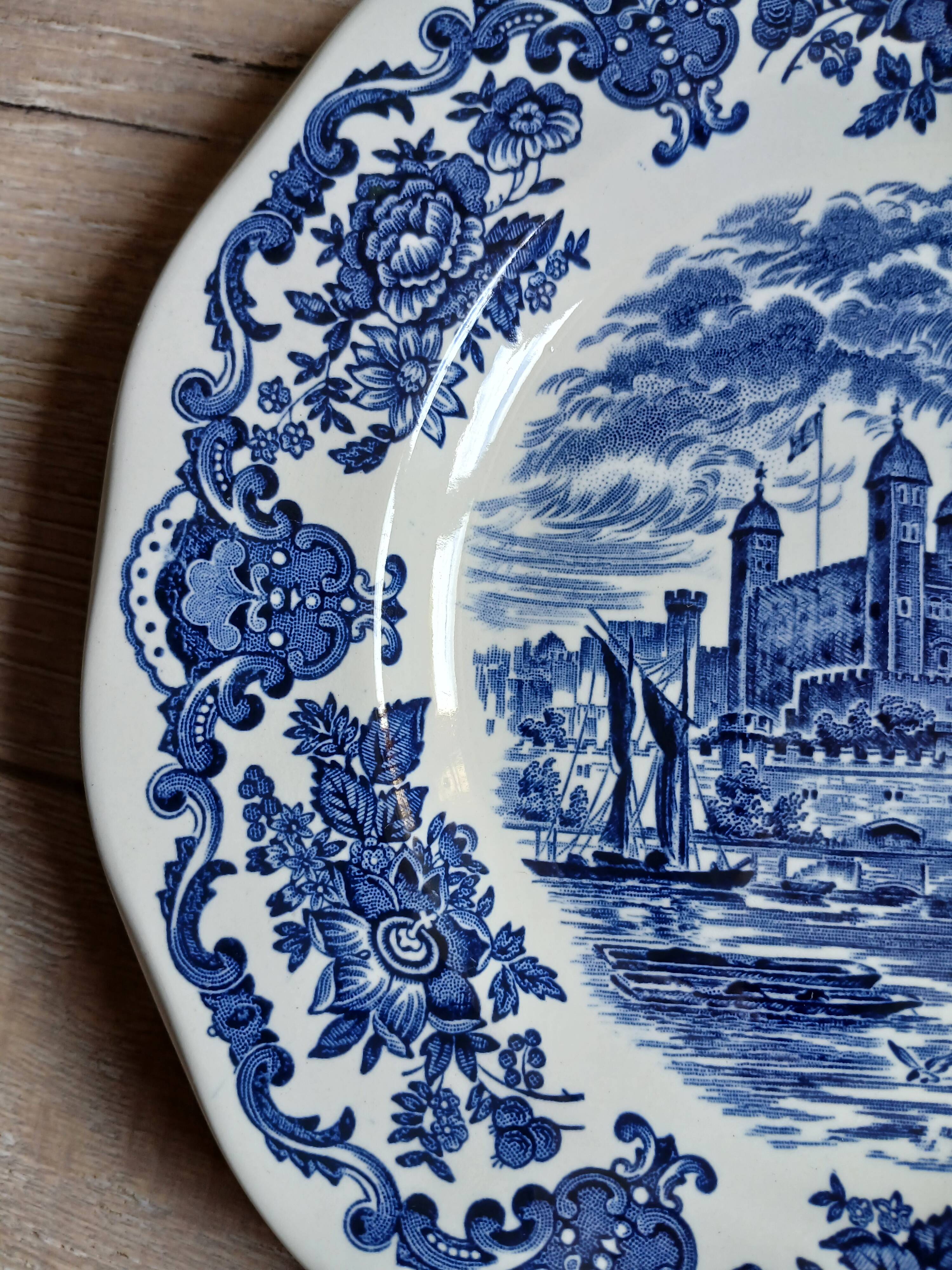 4 antique Wedgwood dessert plates