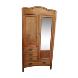 Armoire parisienne avec miroir