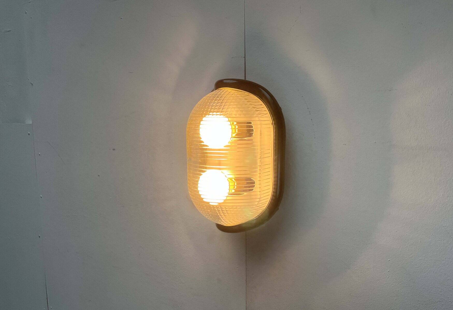 Wall Lamp Walnut Space Age Style Italian Modern Mid-Century by Achille Castiglioni for Flos, 1970s