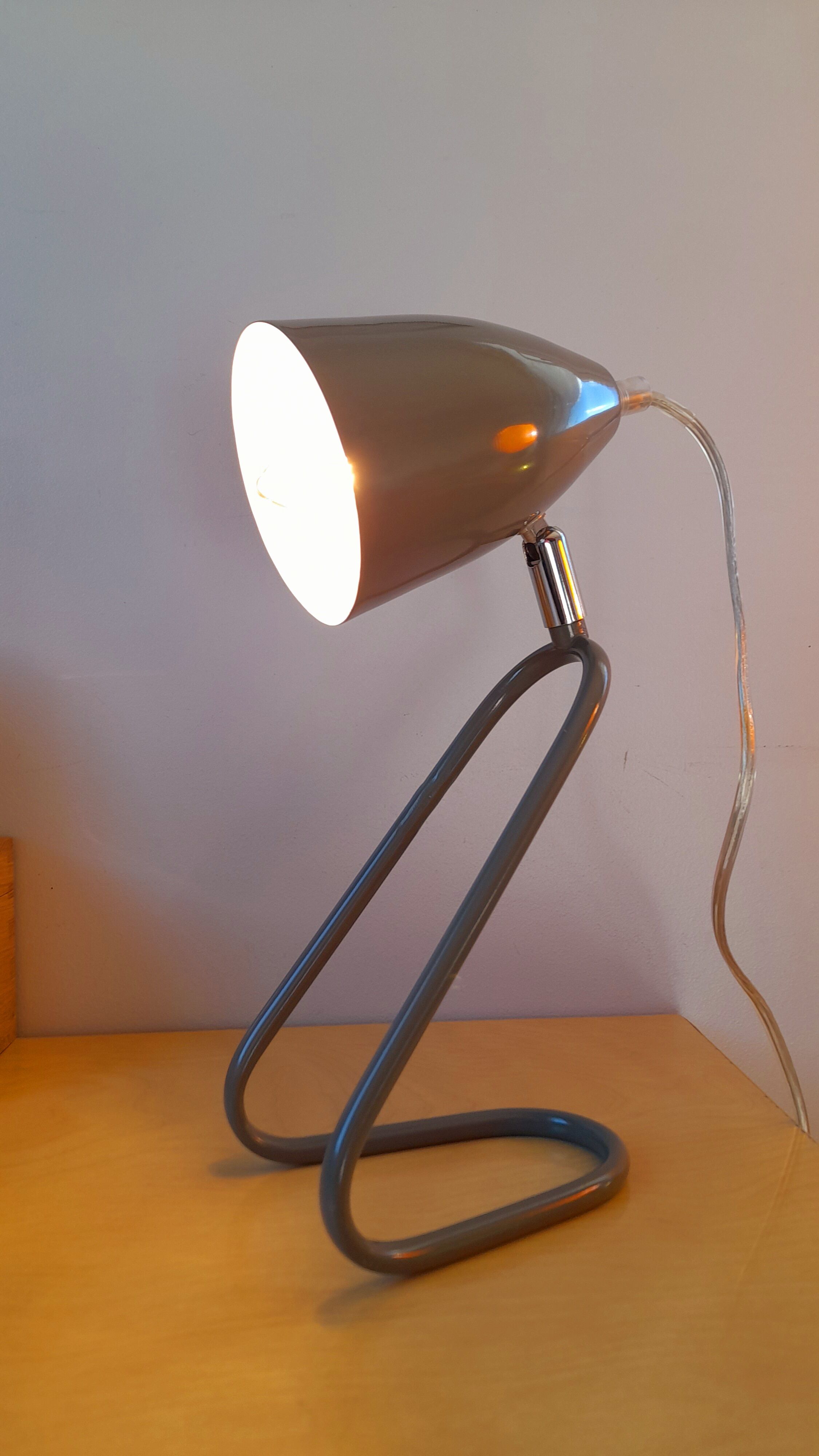 Desk lamp