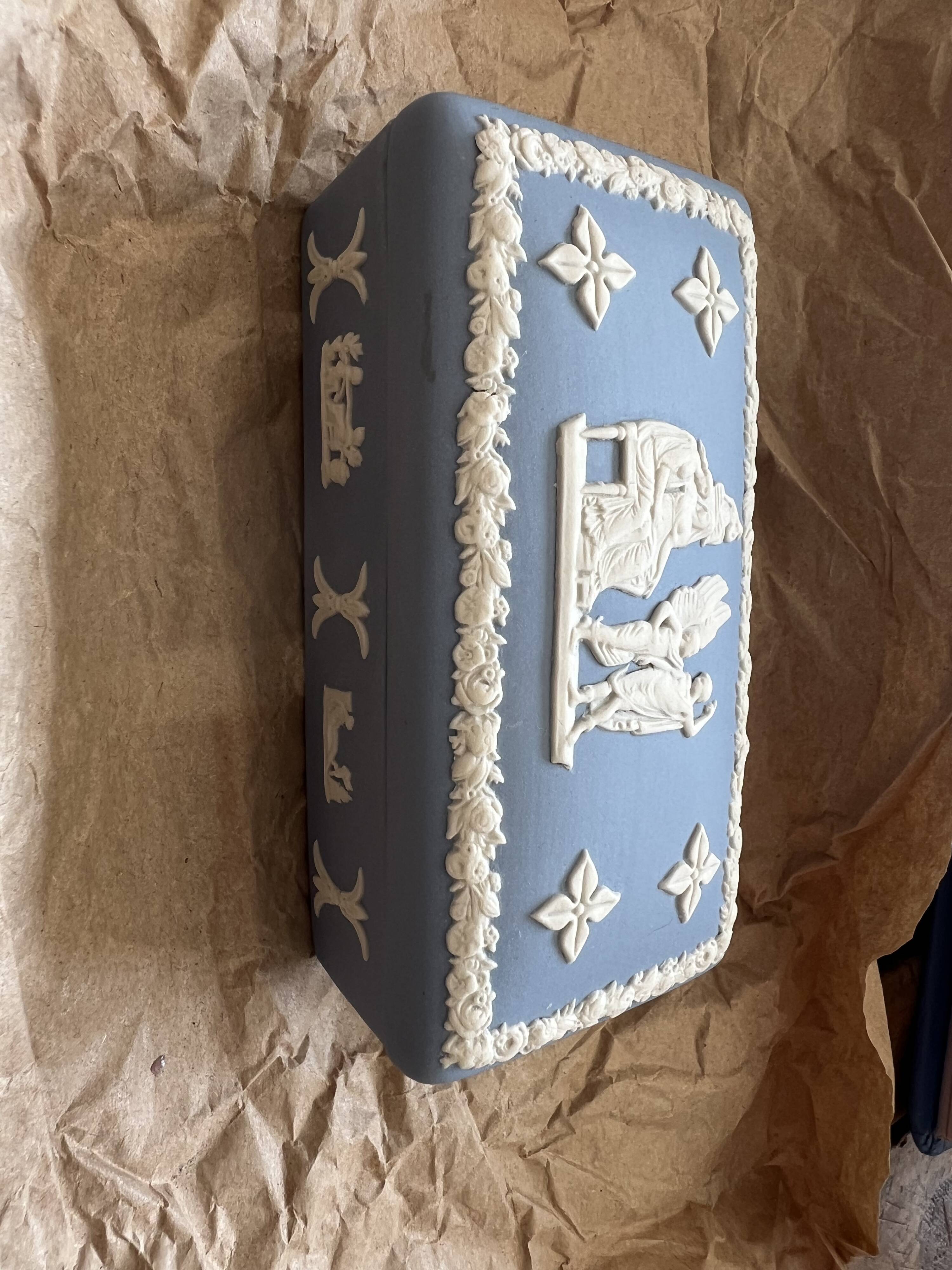 Wedgwood porcelain bonbonnière