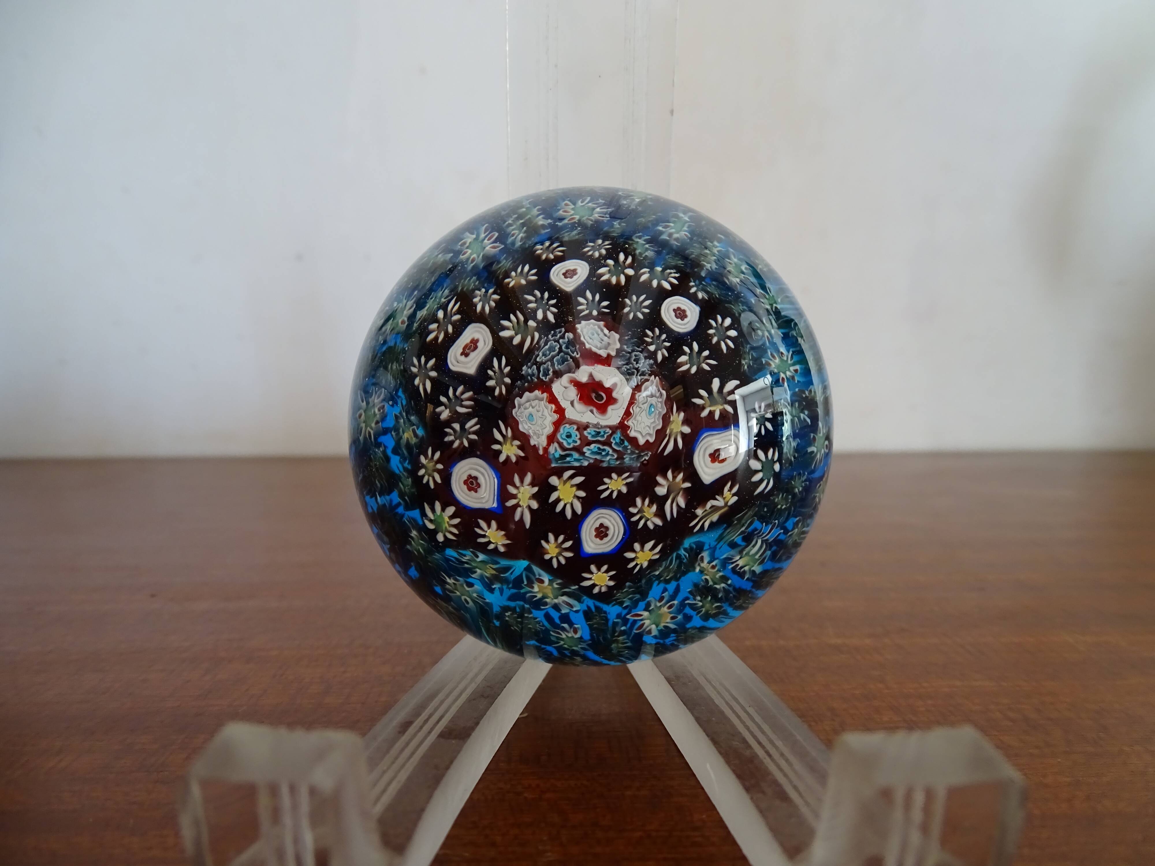 Millefiori Murano paperweight - Blue background - Ø 6,5 cm