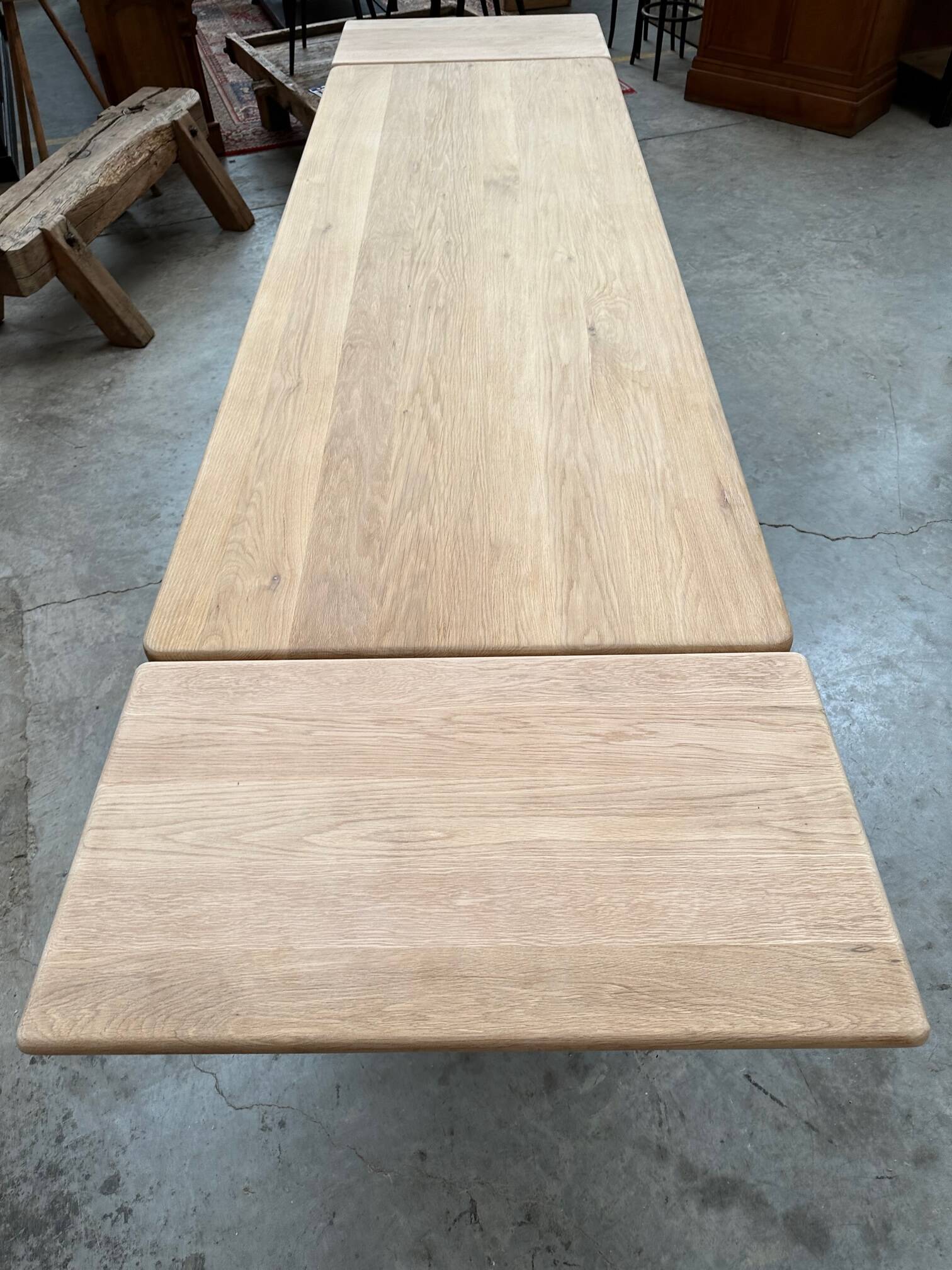 Large monastery type table in oak and its 2 extensions