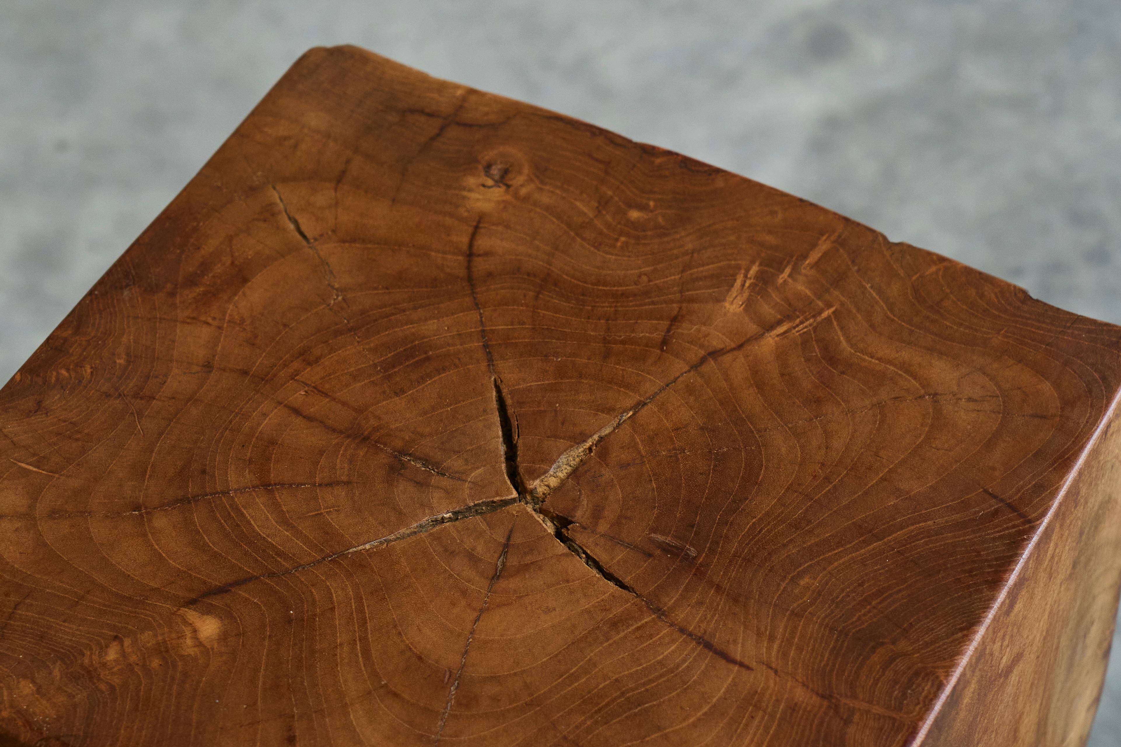 Table d'appoint sculpturale en bois d'orme massif 1970s