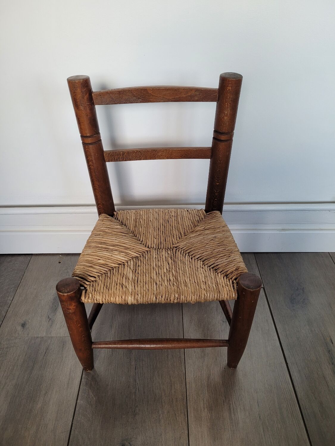Chaise enfant ancienne en paille