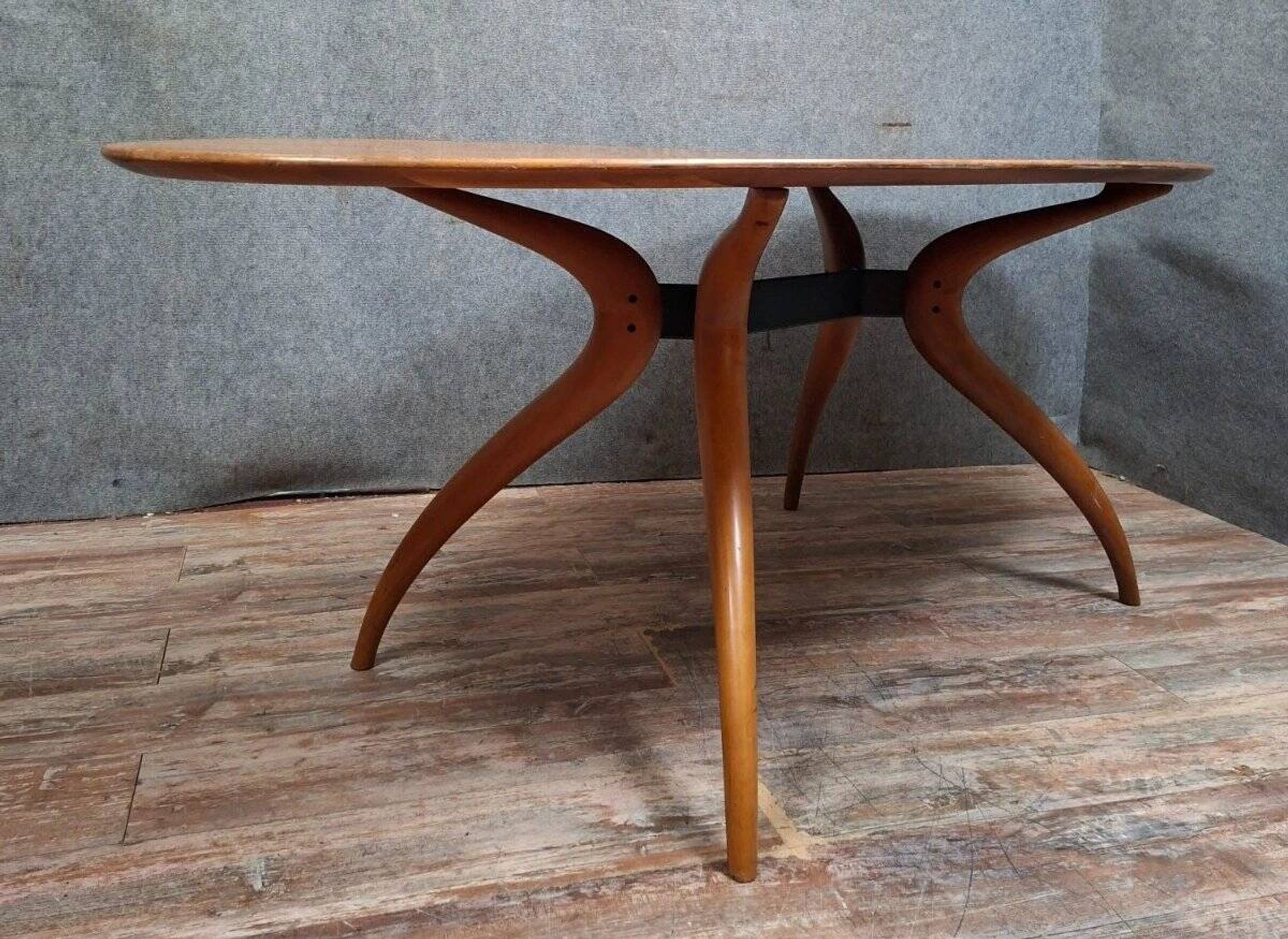 Oval dining table with organic design by Maurizio Marconato & Terr.