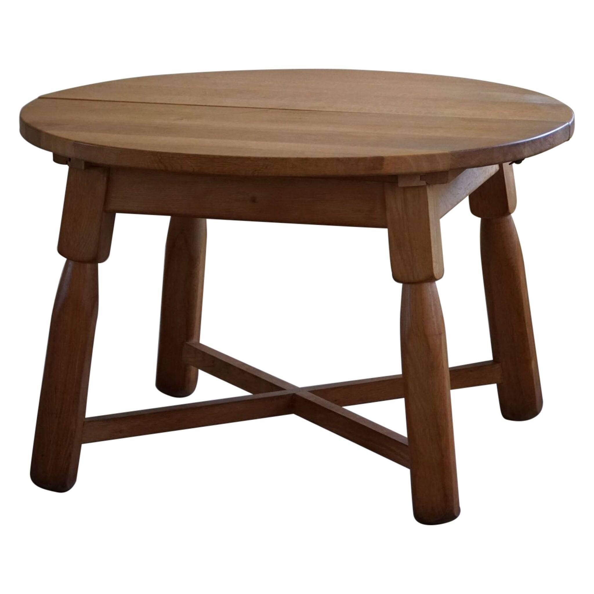 Brutalist round dining table in oak, mid-century, made in France, 1960s.
