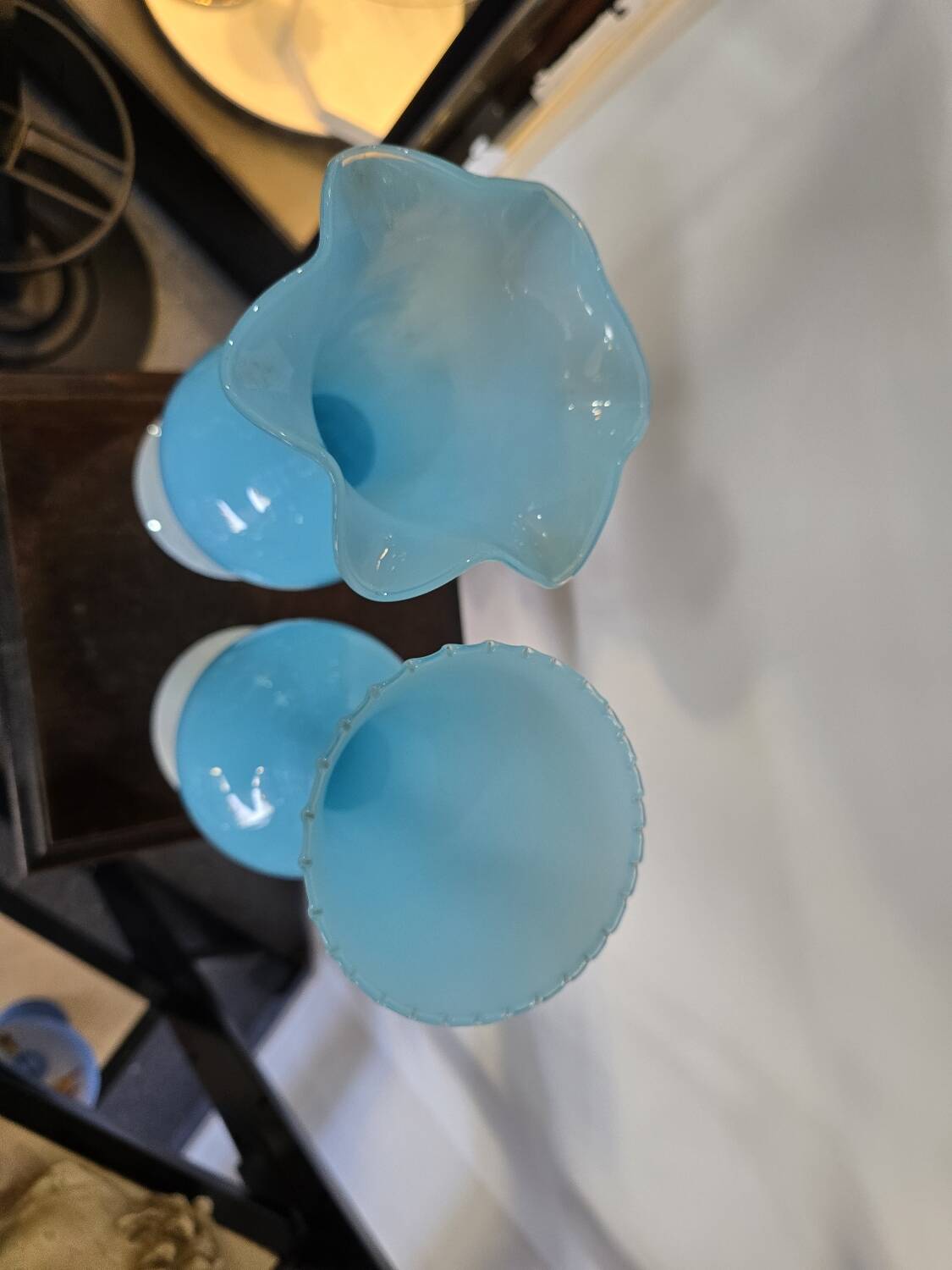 Paire de vase en verre soufflé bleu opalin – H. 35 cm