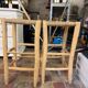 Lot de 2 tabourets en bois – assise paillée