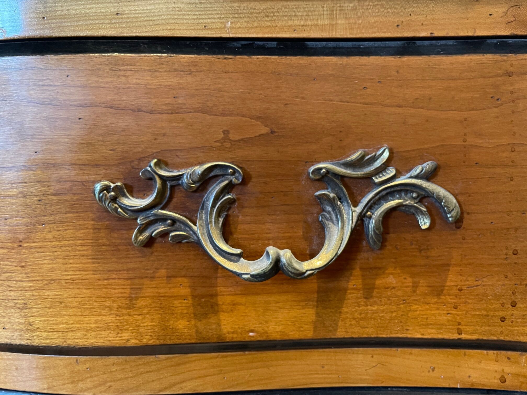Dauphinoise chest of drawers