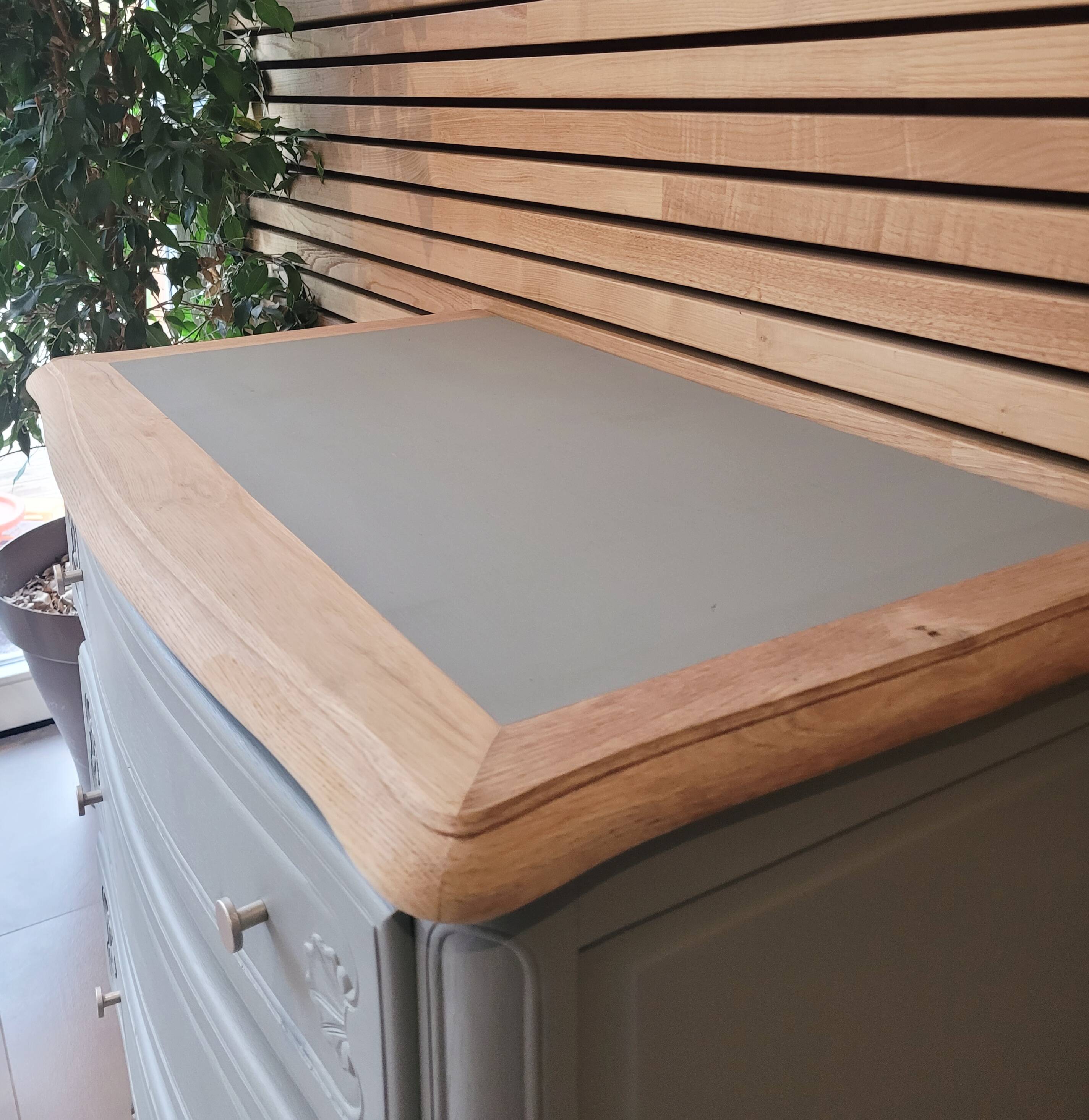 Regency-style chest of drawers