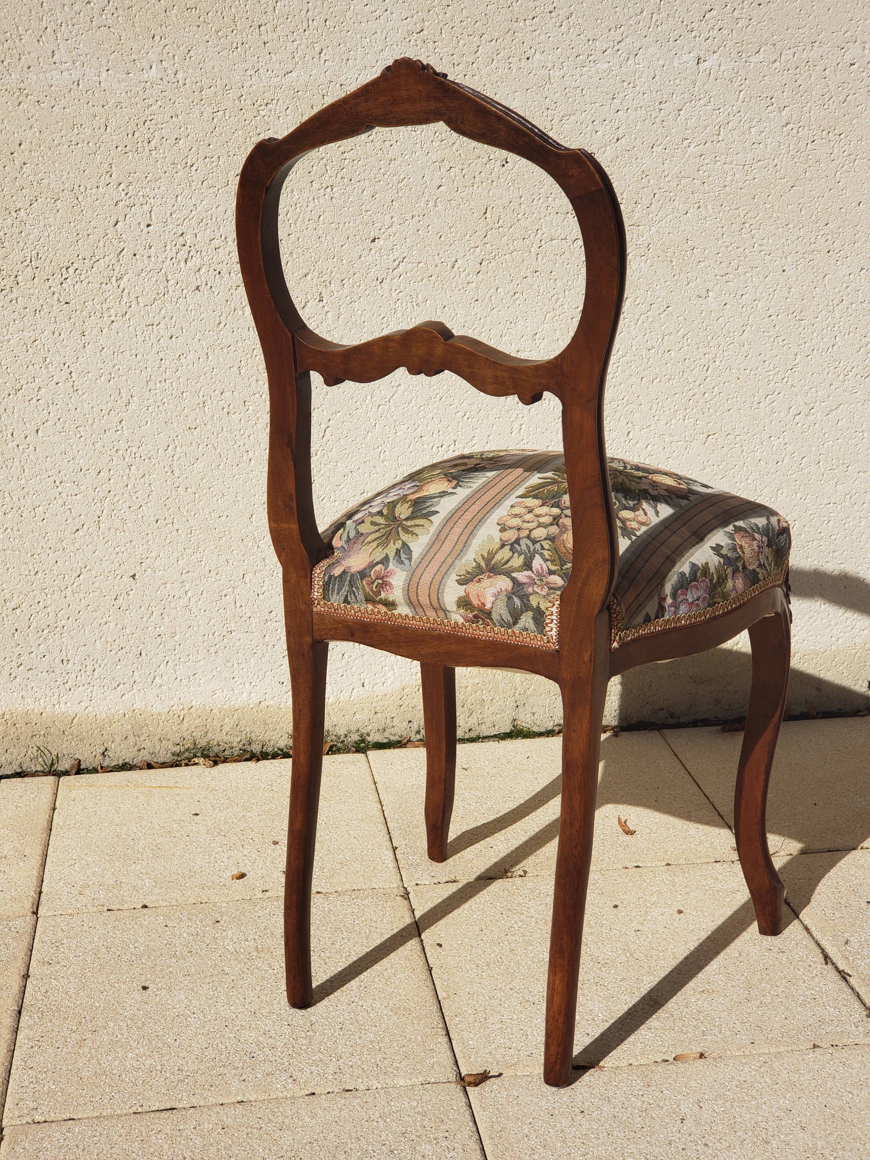 2 Chaises anciennes style Louis XV en noyer