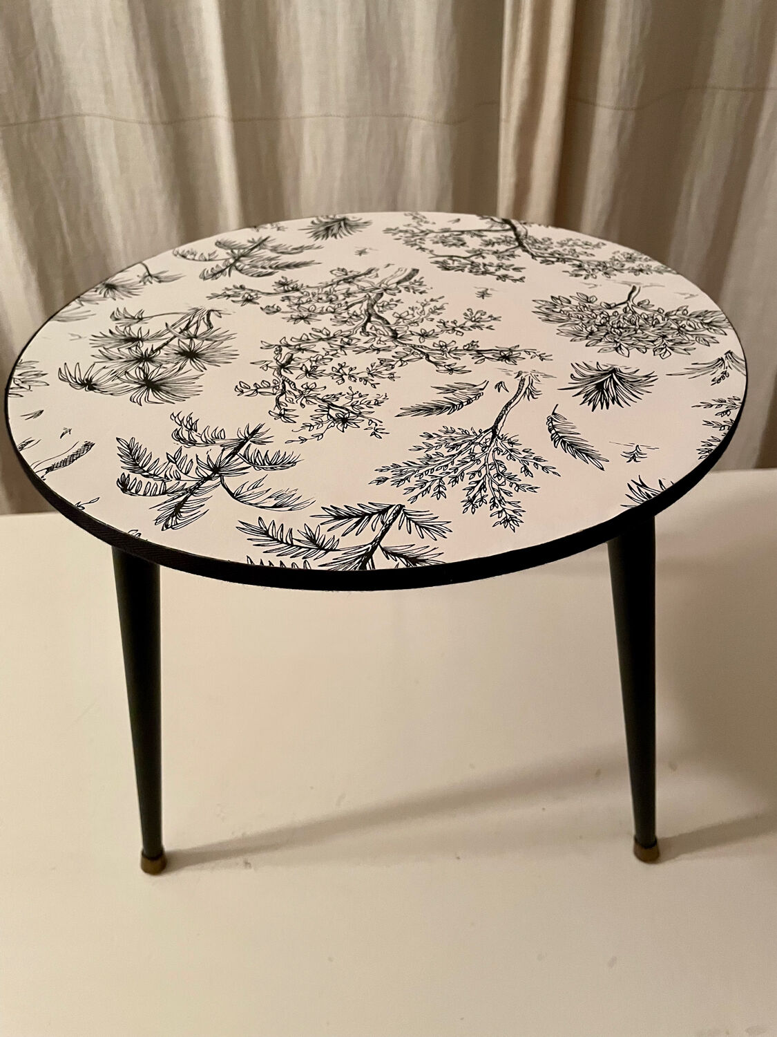 Petite table tripode guéridon