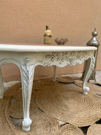 Wooden coffee table revamped in white and wood.