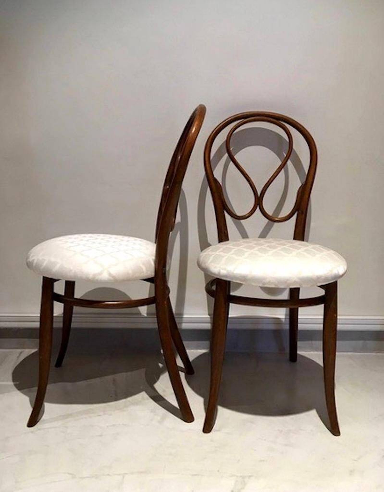 Paire de chaises August Thonet en bois courbé par Thonet Bros