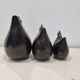 Trio de sculptures poules en ébène