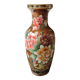 Vase stylé Chinois/Asiatique. Décor Motifs floraux polychromes sur fond mordoré. Haut 35 cm