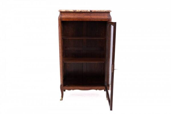 Petite vitrine ancienne française datant d'environ 1910. Après restauration.