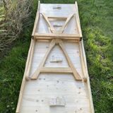 Folding table