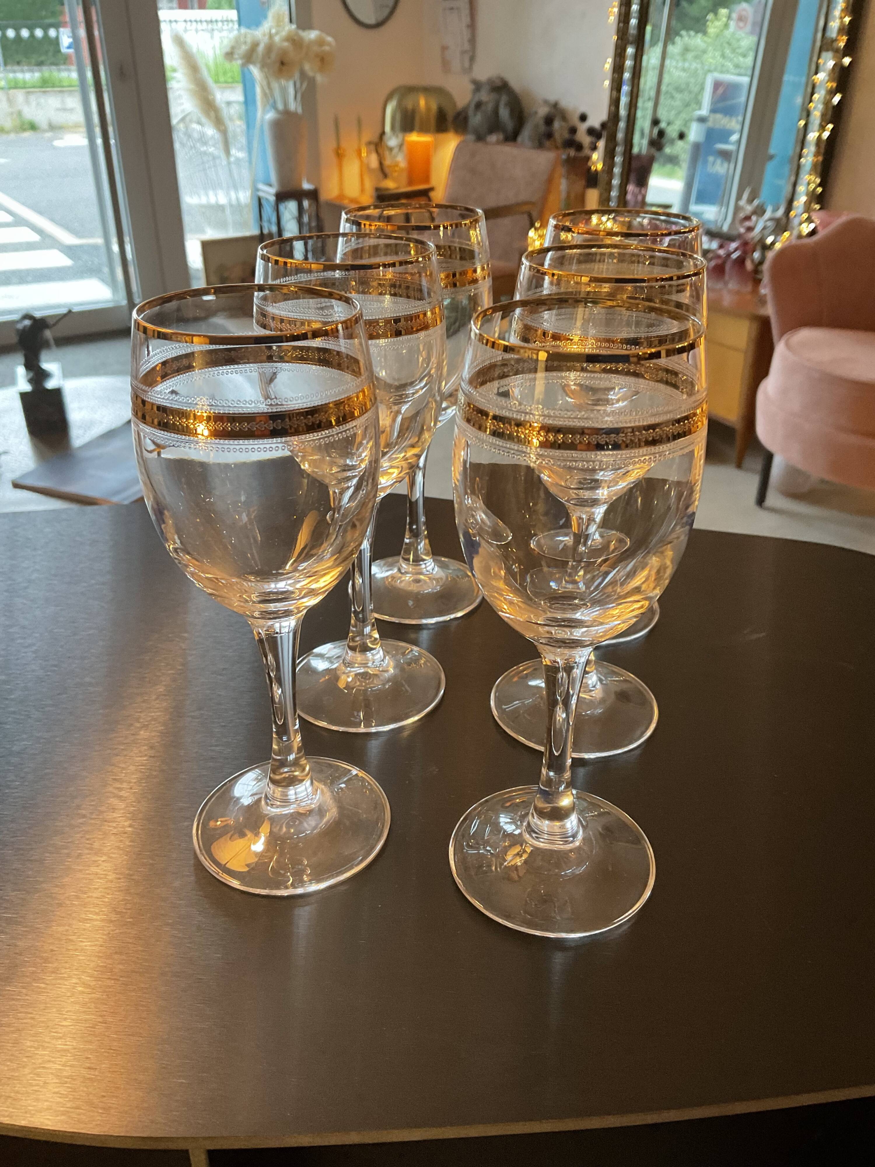 6 Burgundy glasses in engraved crystal and gilding