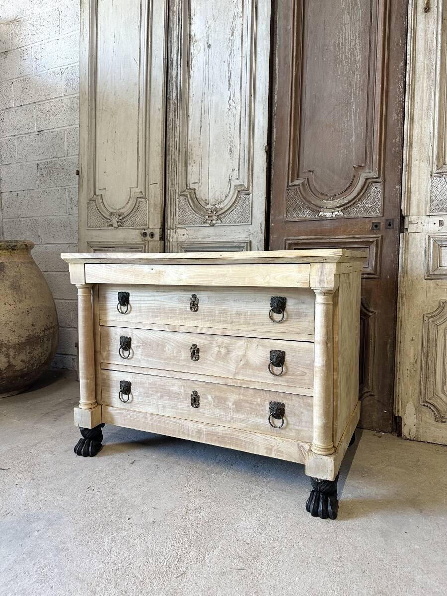 Commode returned from Egypt, bleached around 1800.