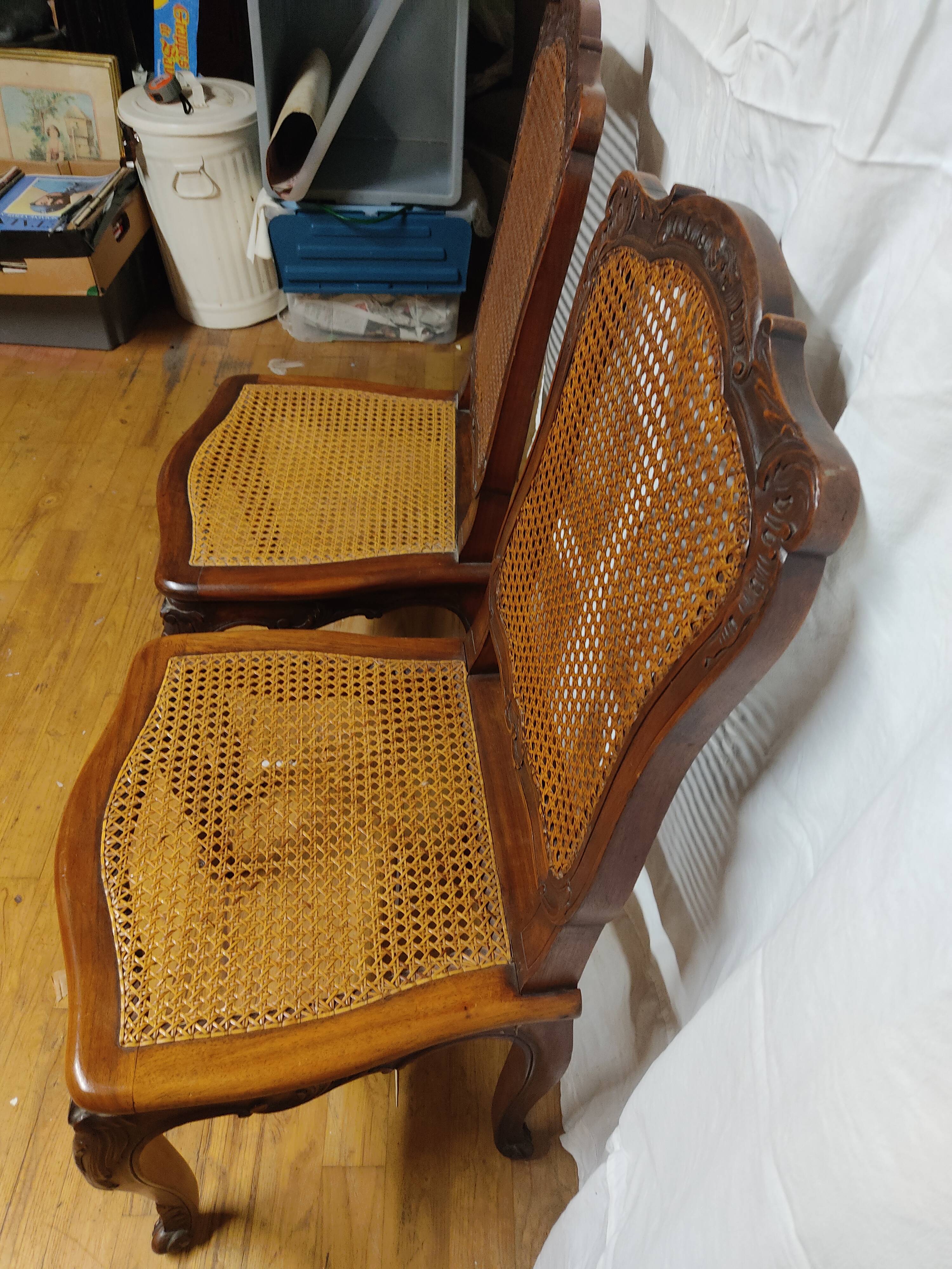 Chaises cannées noyer Louis XV