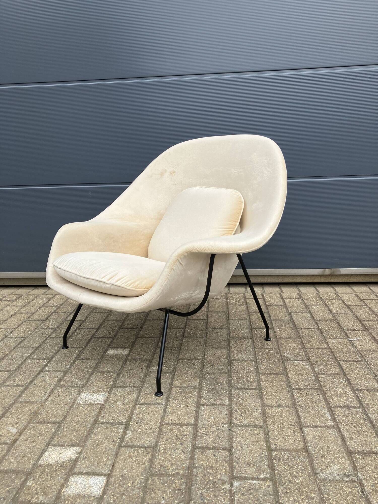 Knoll Womb chair + ottoman Eero Saarinen Beige Sand color, perfect condition!