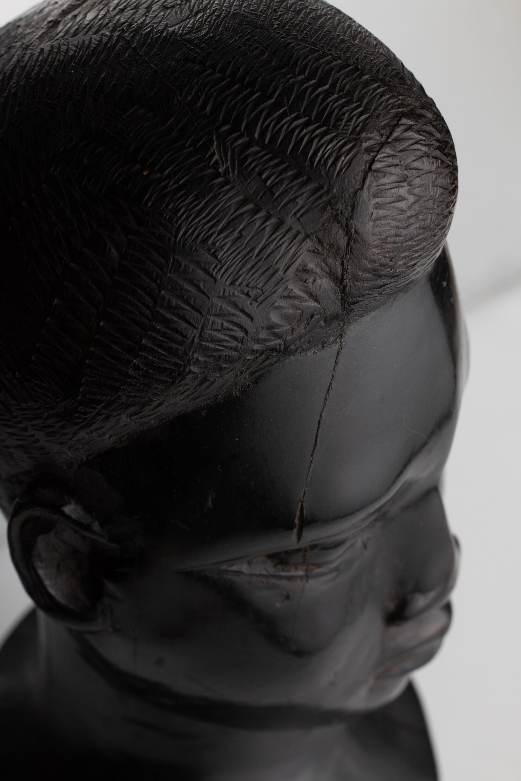 Pair of African busts carved in ironwood / ebony / vintage / book clamps