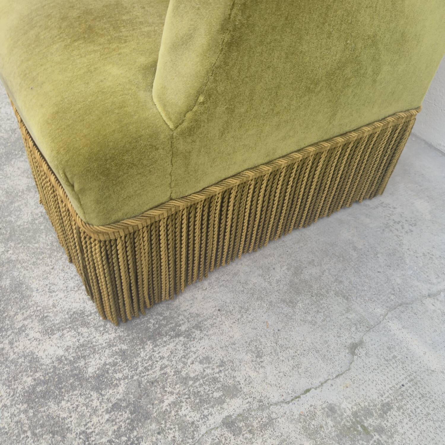 Napoleon III period velvet toad armchair, 19th century