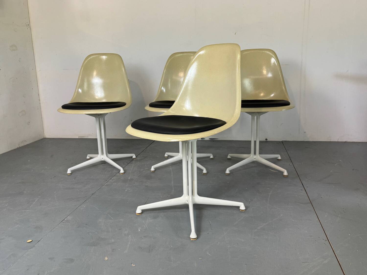 4 La Fonda fiberglass steel dining Chairs by Eames for Herman Miller