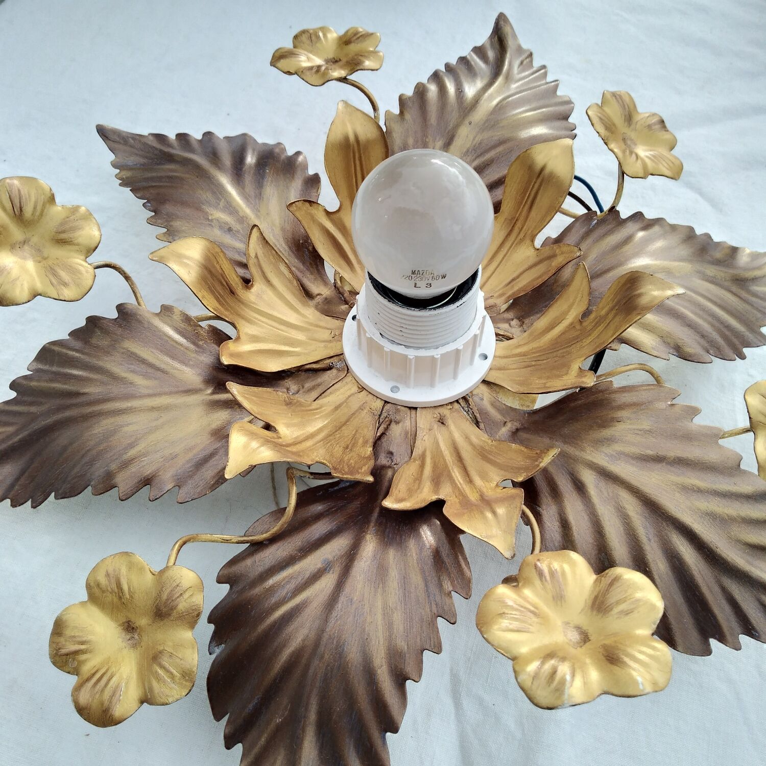 Ceiling lamp golden flowers