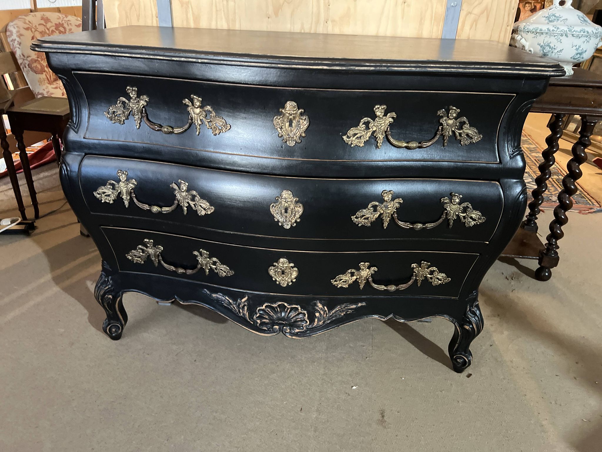 Curved chest of drawers, Louis XV style, Bordeaux type, lacquered in black