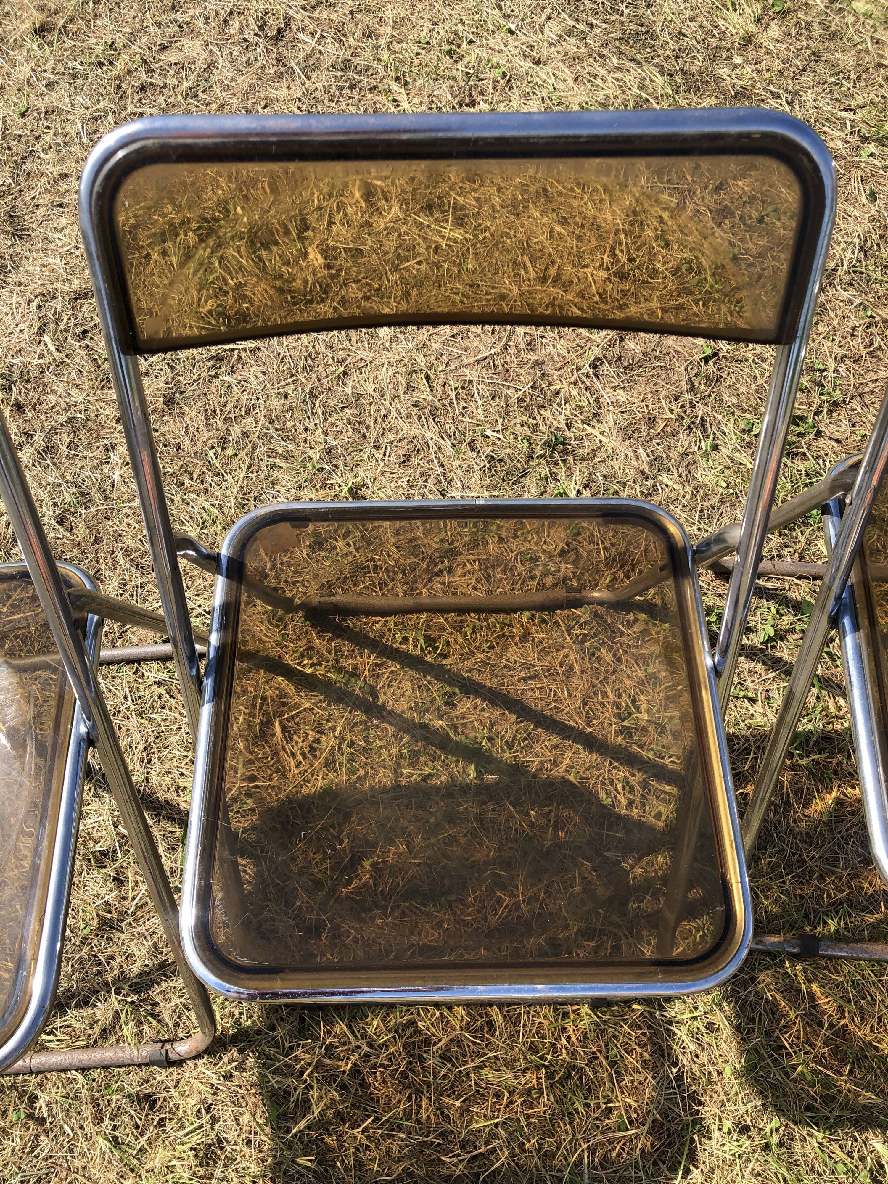 Lot 5 folding chairs in brown plexiglass 70s