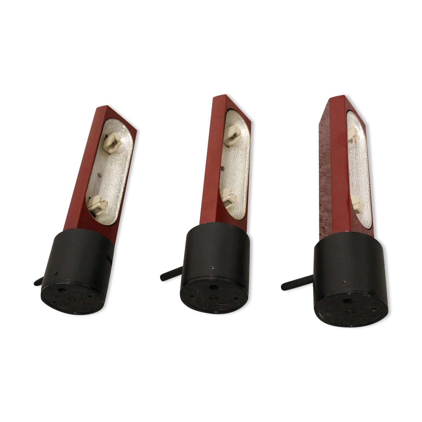 Tritico wall lamp Caltha designer Gianfranco Frattini lacquered in burgundy color, Italy 80's