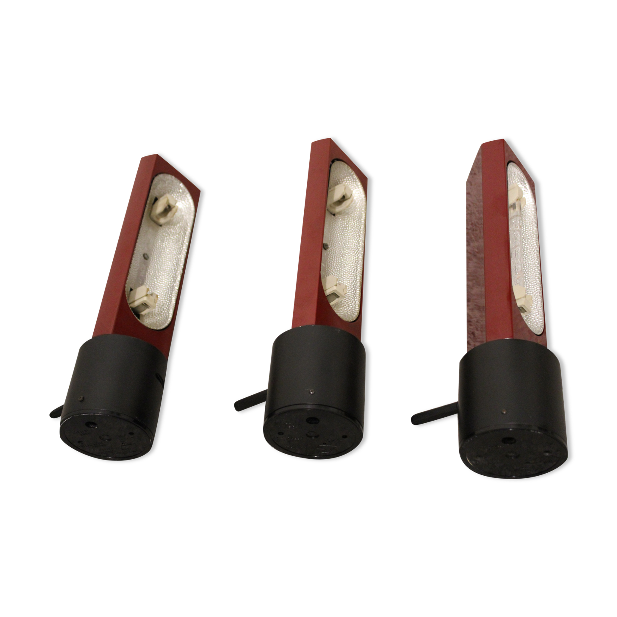 Tritico wall lamp Caltha designer Gianfranco Frattini lacquered in burgundy color, Italy 80's
