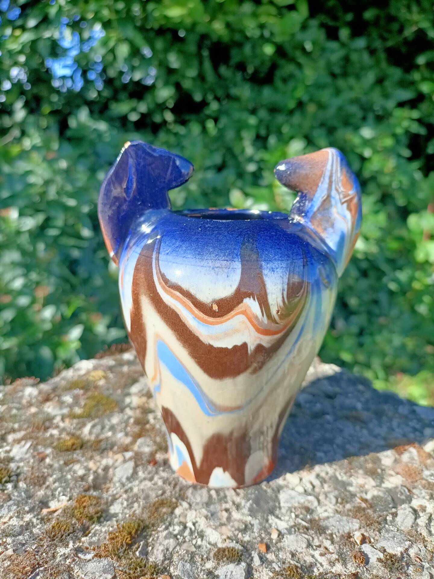 Ceramic vase with equestrian motif