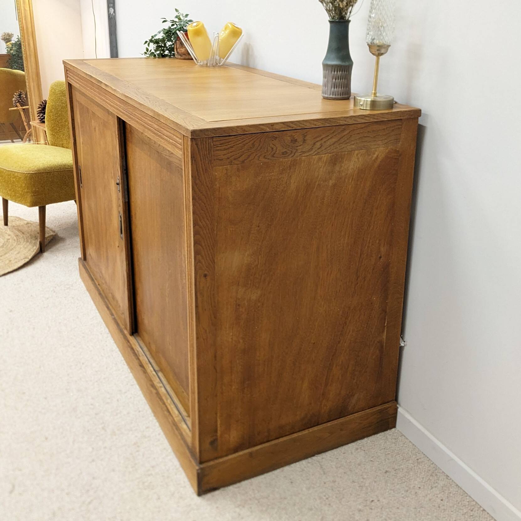 Vintage sliding door counter