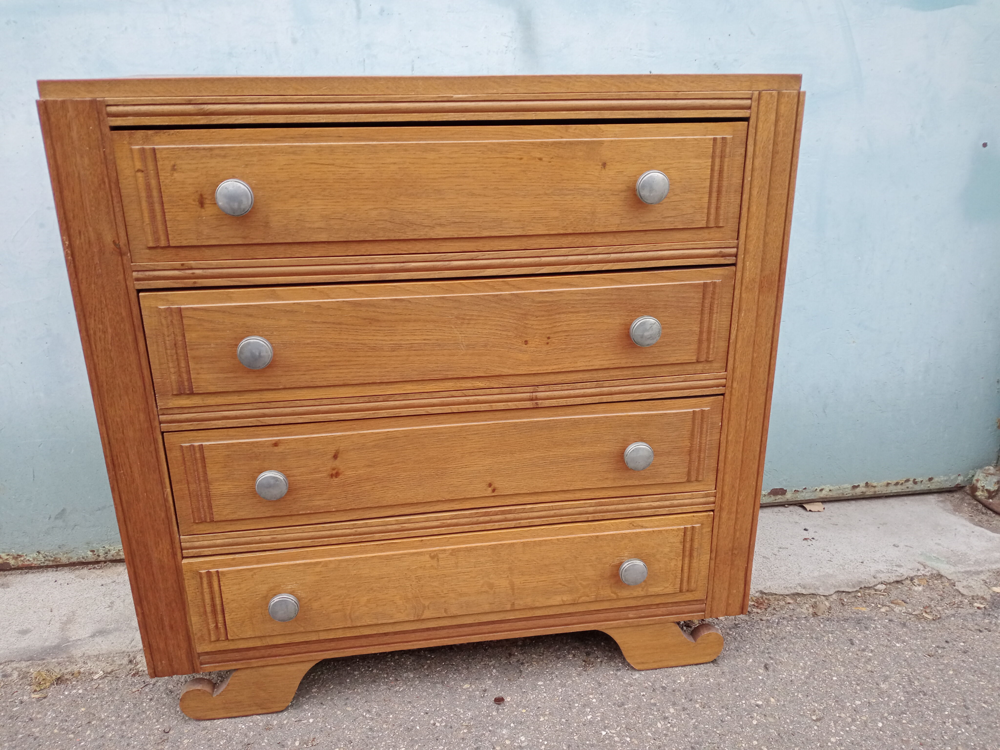 Vintage chest of drawers