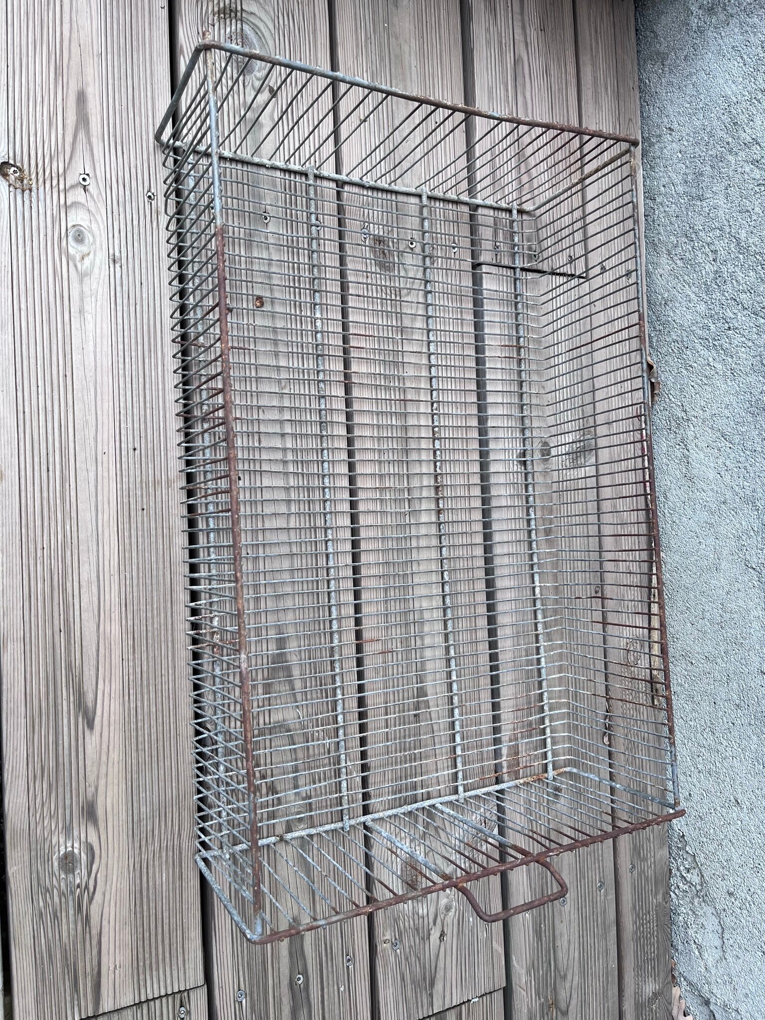 Basket of industrial wire