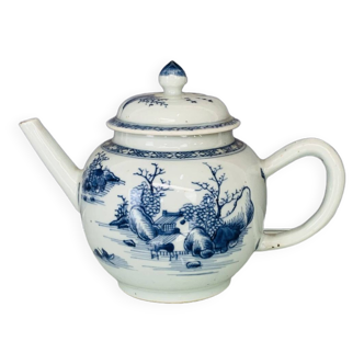 A Chinese blue and white porcelain teapot, Yongzheng / Kangxi 18th century