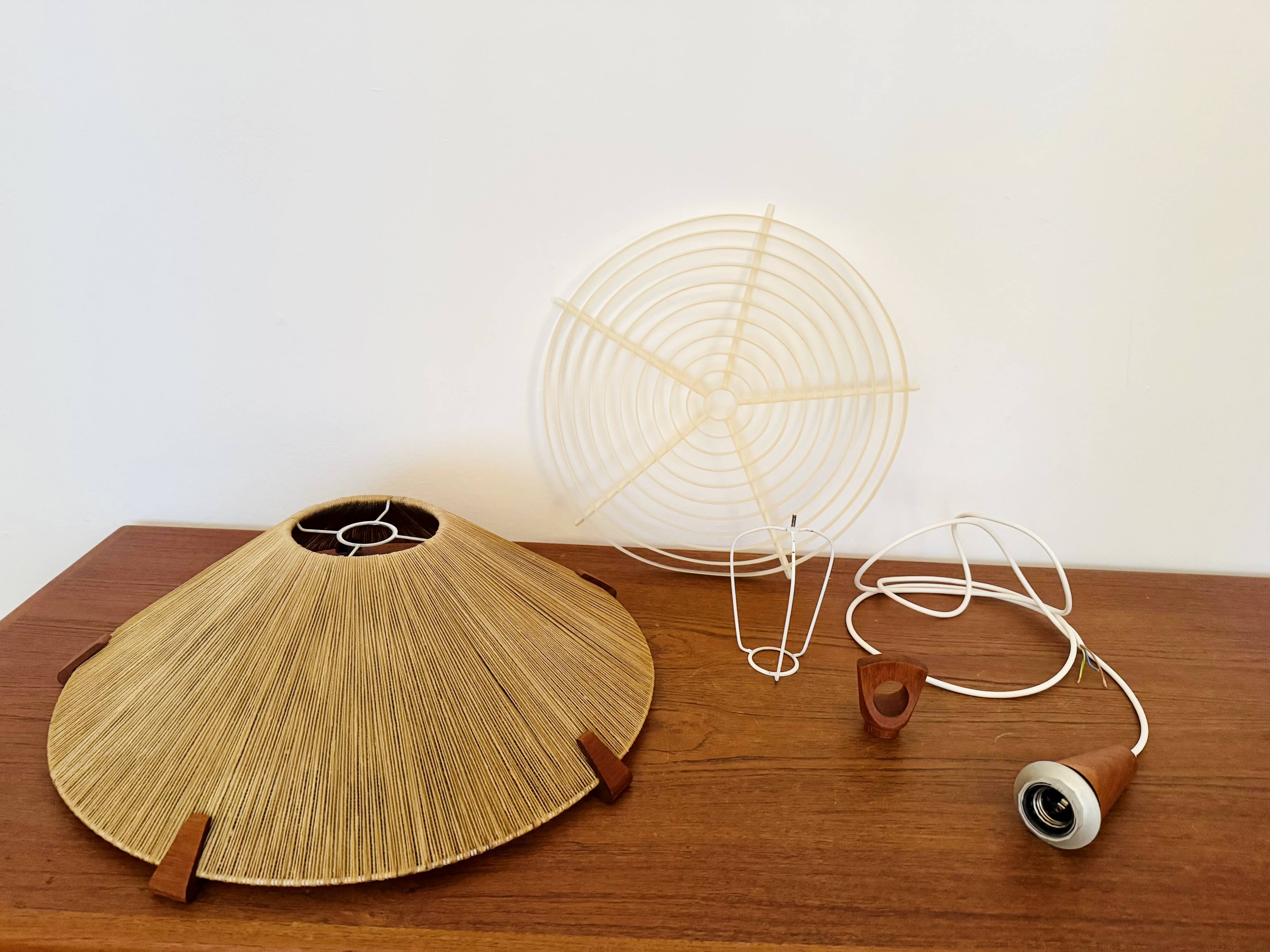Suspension en sisal et teck par Temde