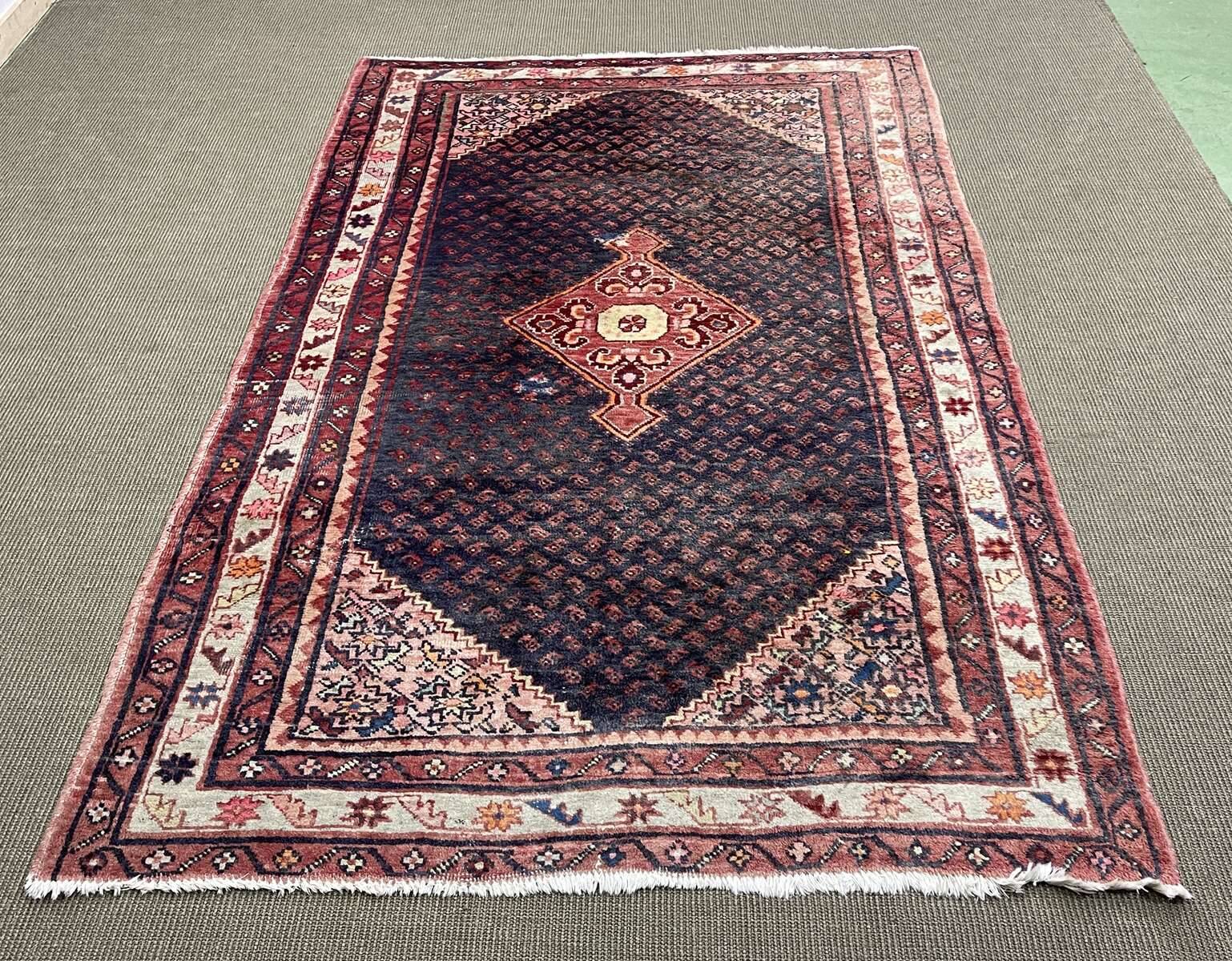 Handmade wool Iranian carpet - 2.14m x 1.31m